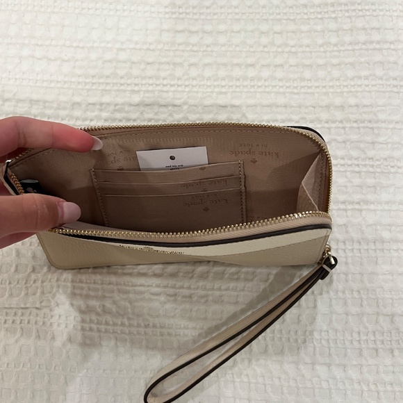 Kate Spade Wristlet, Tan and Cream Colored, Wallet - Colorblock light sand - Picture 4 of 5